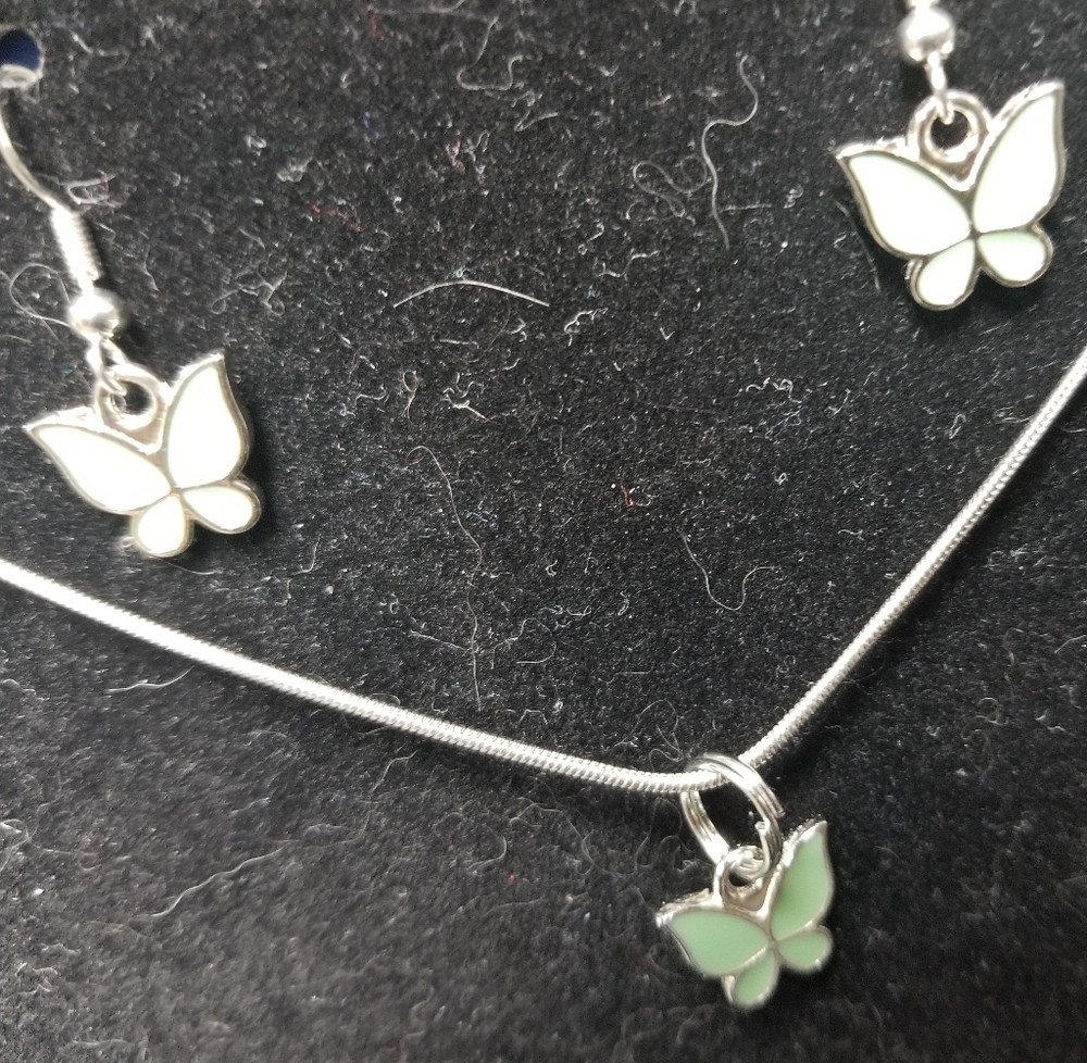 Green butterflies necklace and earring set